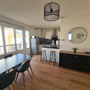  Appartement T2 Rénové Avec Parking Gratuit Sur Place France